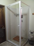 Bathroom 4 (2)